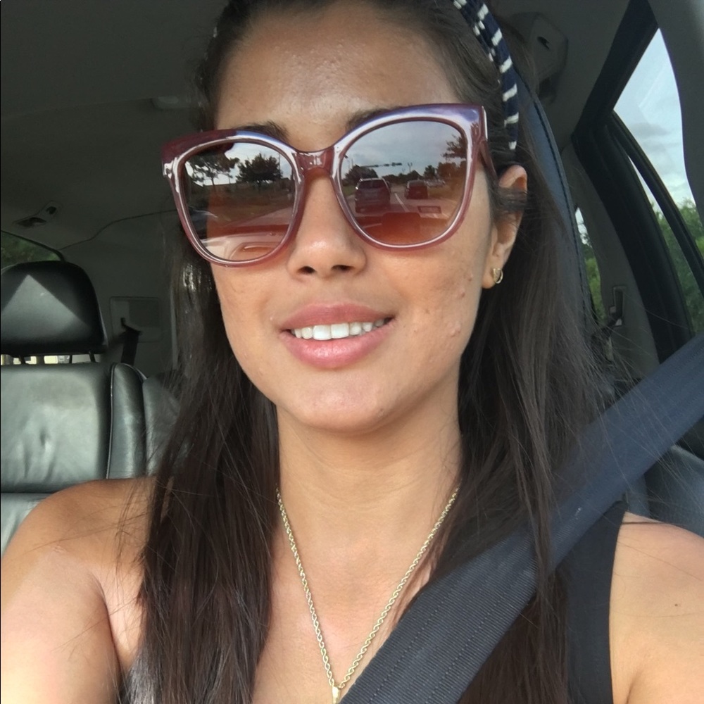 Meet your Posher, Claudia